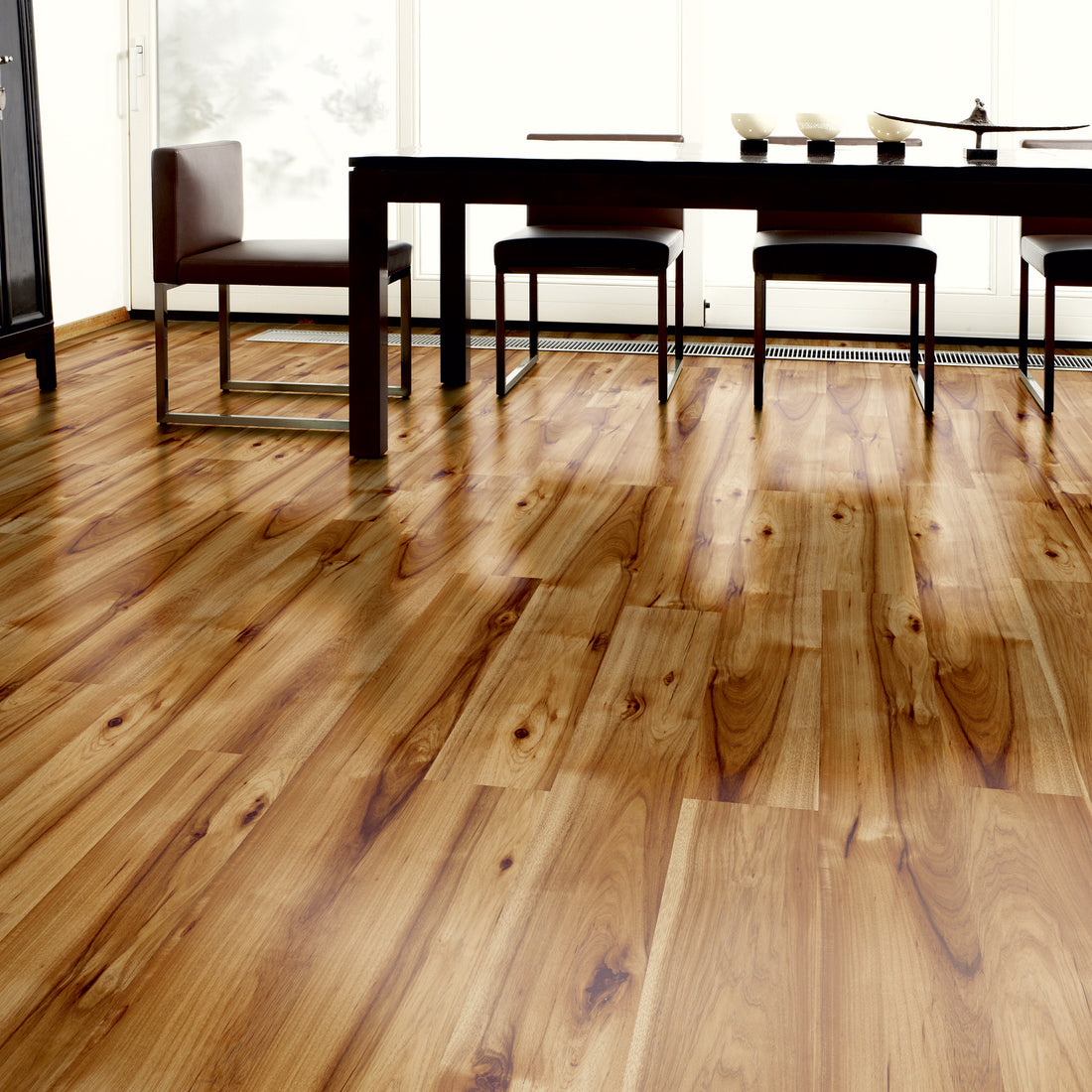 Bravo Hickory - Easy Touch 8mm High Gloss Laminate Flooring